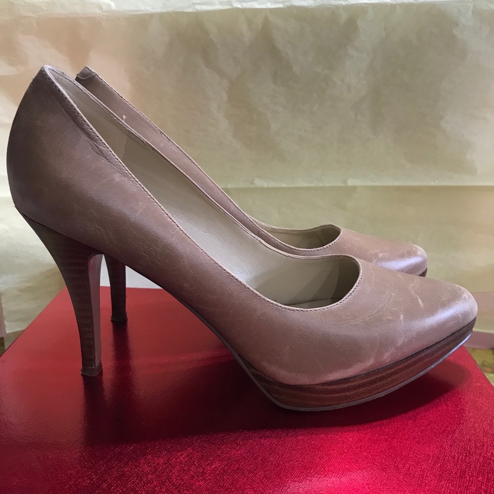 Nine West Distressed Tan  Leather Platform Heels